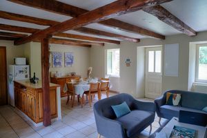 Salon avec télévision