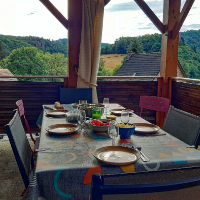 Manger sur la terrasse