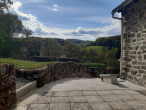 Vue sur la colline de l'entrée