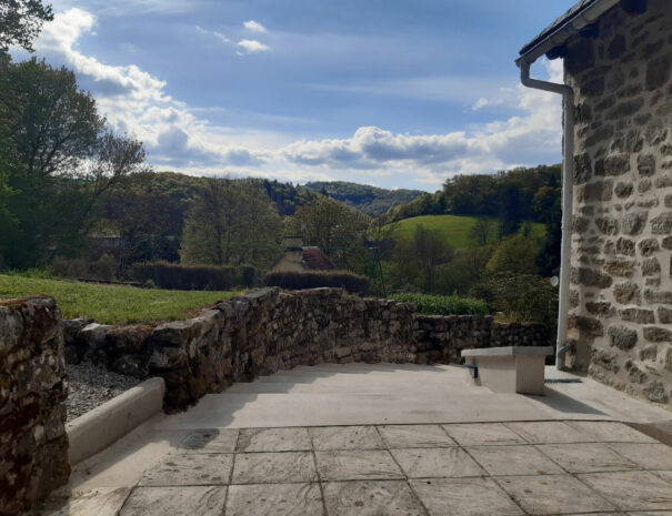 Vue sur la colline de l'entrée